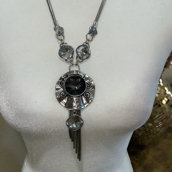 Beautiful sparkly necklace - Picture 7 of 8